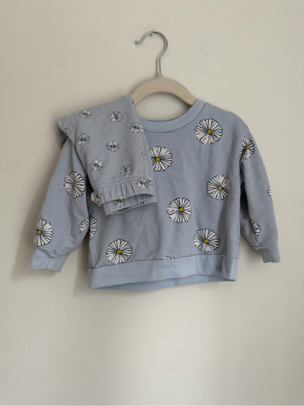Carter’s Daisy Print Crewneck and Joggers Matching Set (Size 18m)